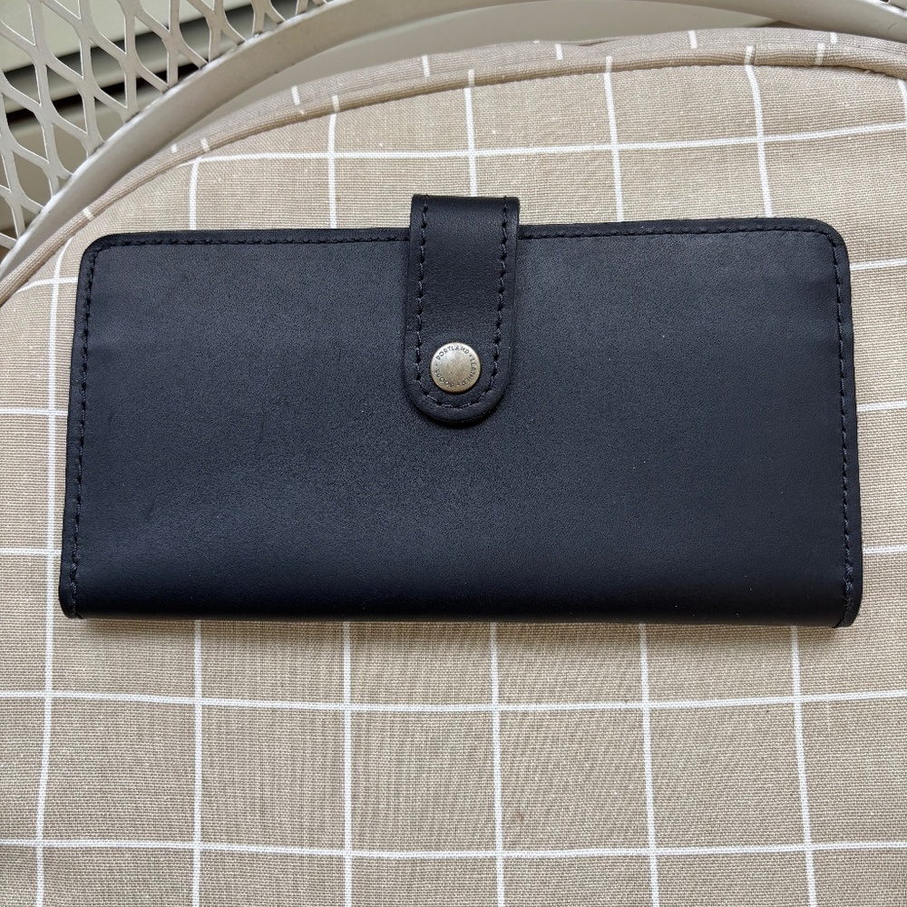 NWOT Portland Leather Goods Premium Bifold Wallet smooth black leather